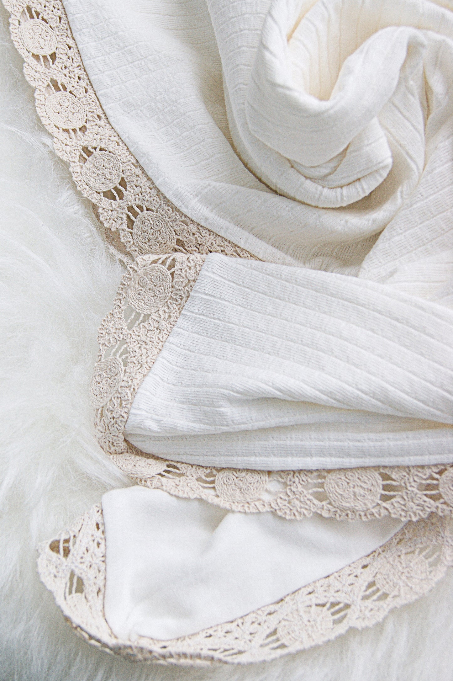 Set tutina elegante, cappellino e coperta