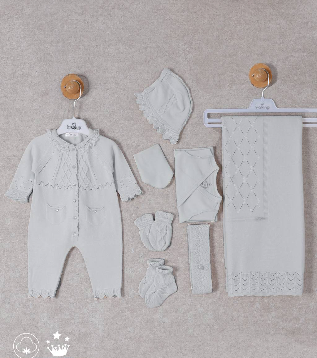 Set Nascita Neonato in Maglia Bianca 8 pezzi - Eleganza e Morbidezza per i Primi Giorni
