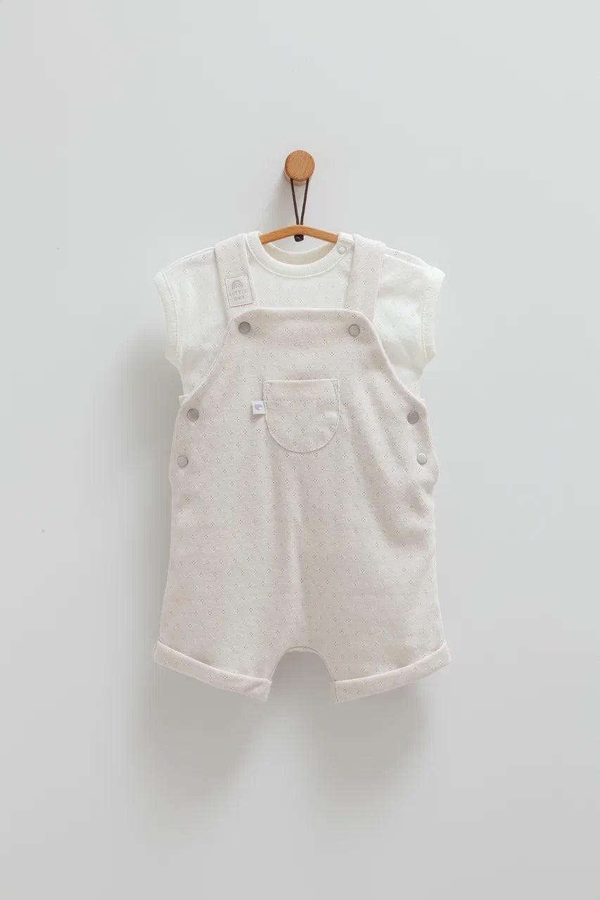 T-shirt and overalls set