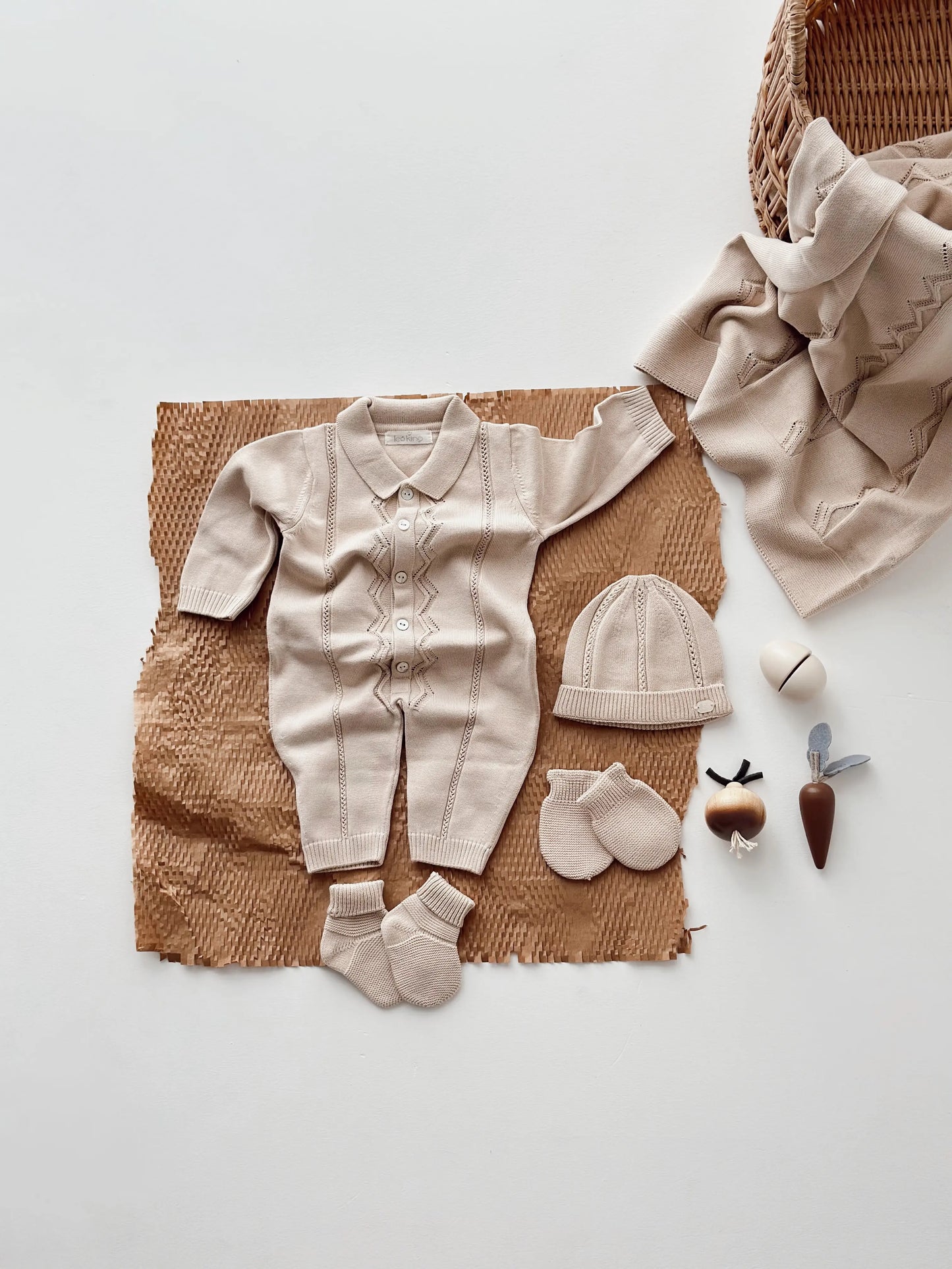 Set Neonato Elegante in Maglia – 5 Pezzi