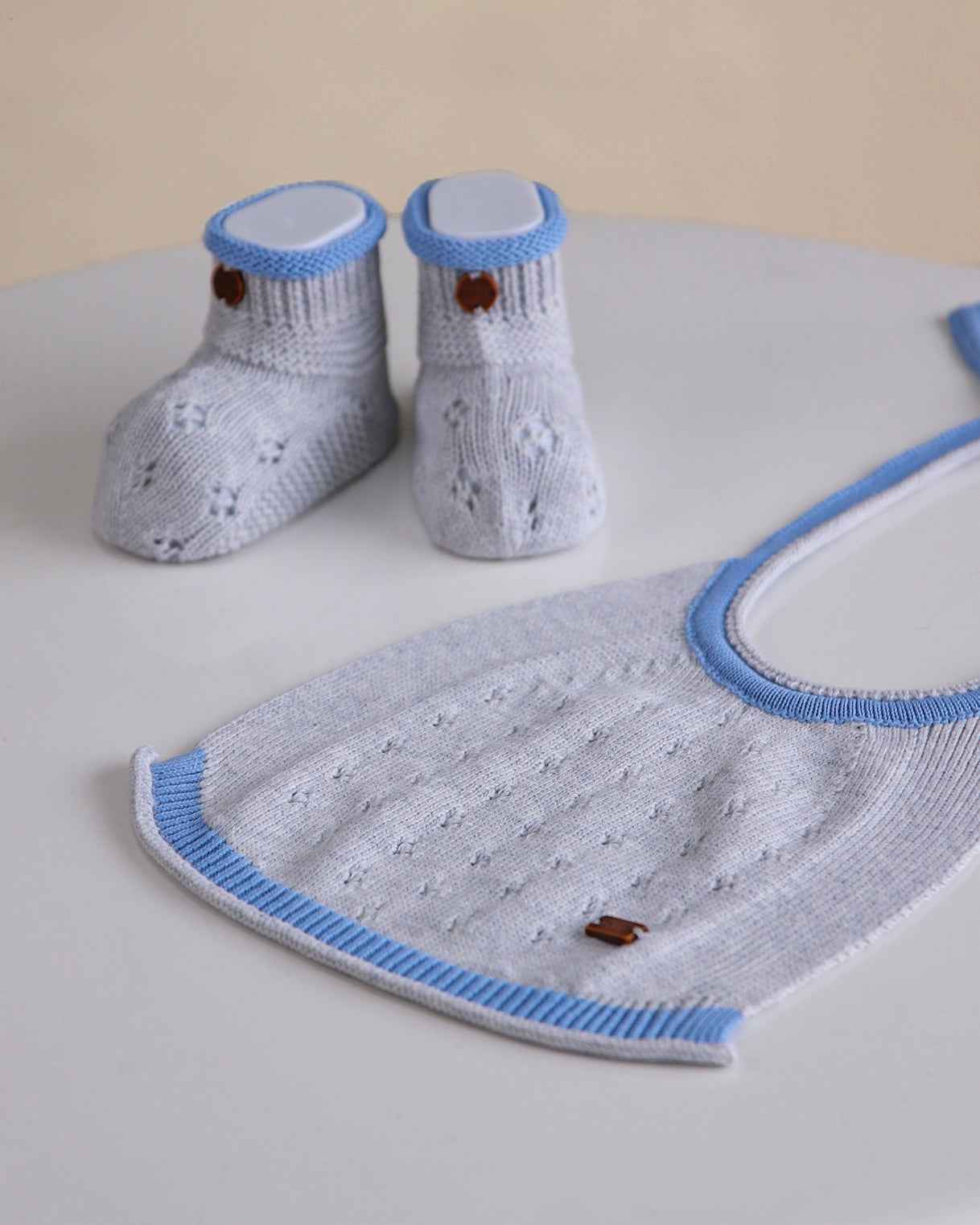 Set Neonato Bavaglino e Scarpine 100% Cotone