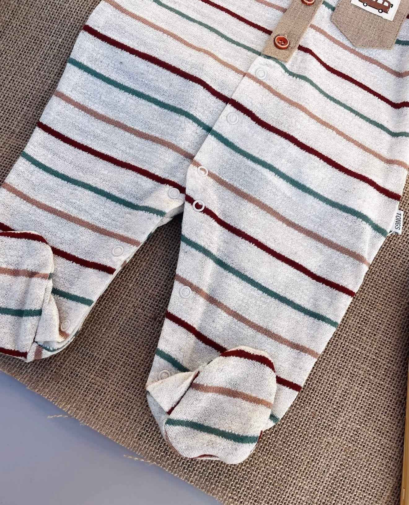 Tutina neonato/a a righe con cappellino abbinato