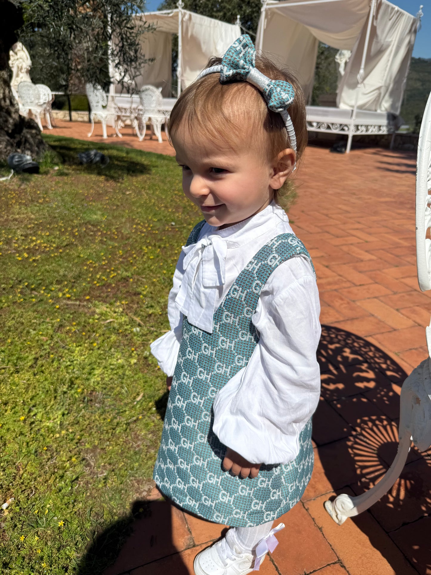 Vestido de niña con camisa y diadema