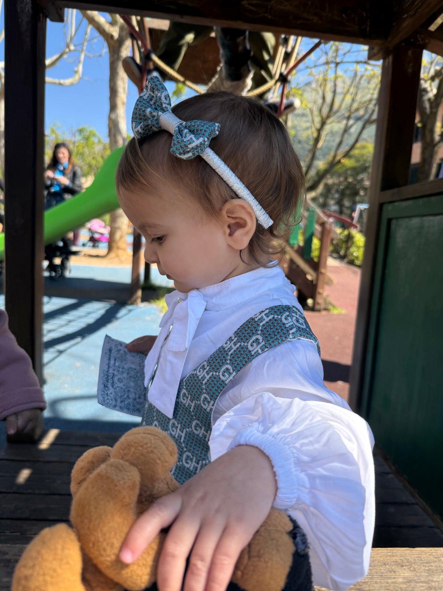 Vestido de niña con camisa y diadema