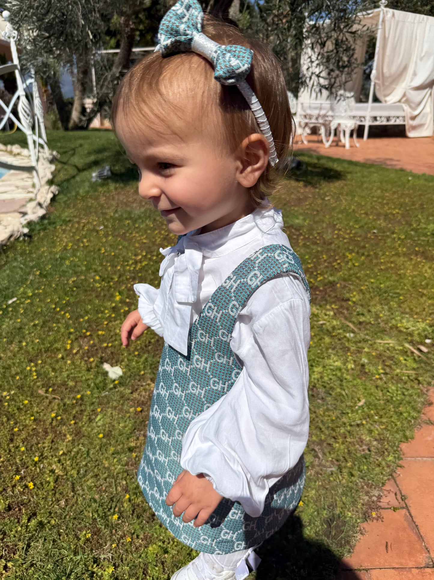 Vestido de niña con camisa y diadema