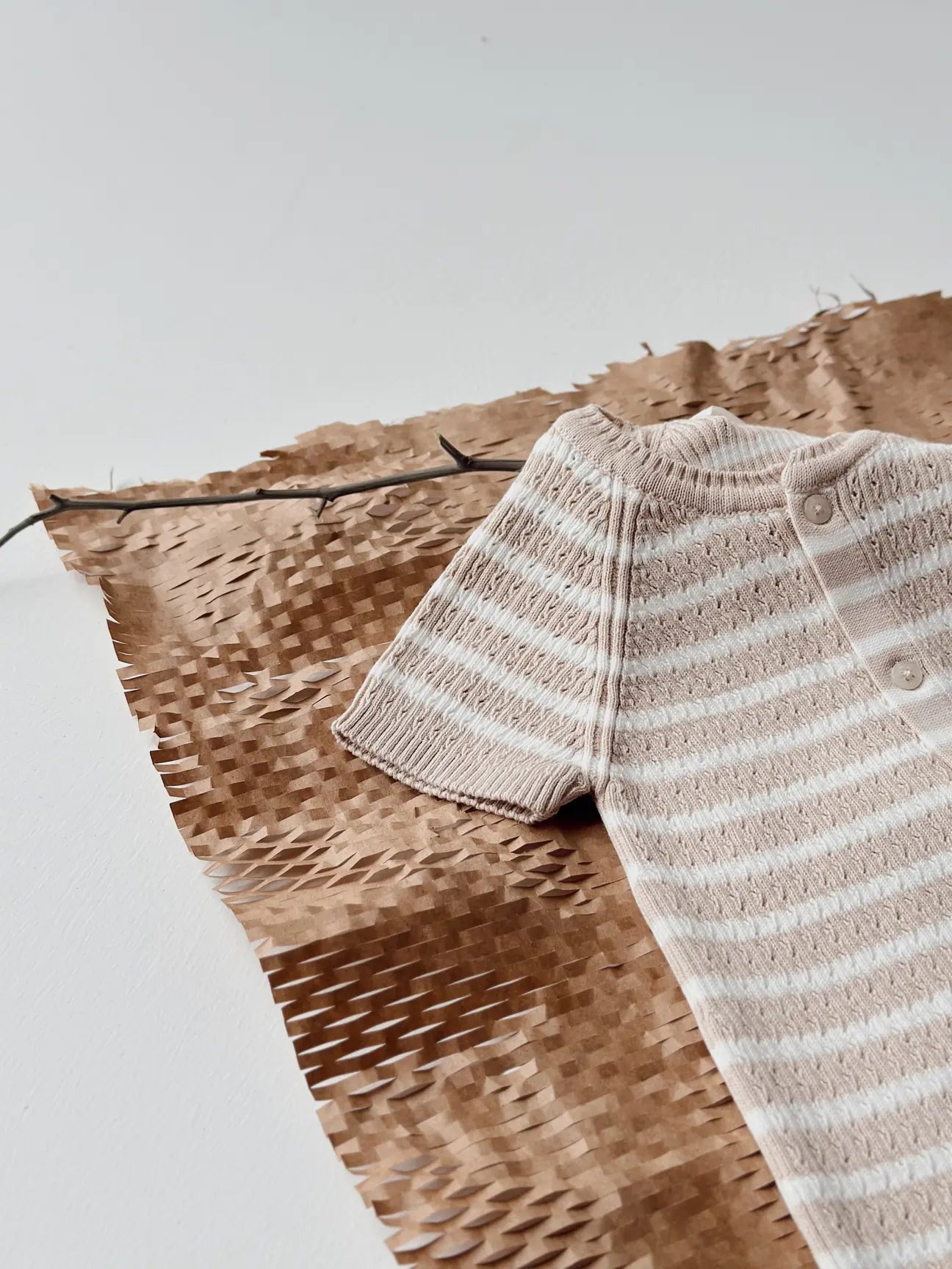 Tutina Estiva in Maglia a Righe Neutre per Neonato