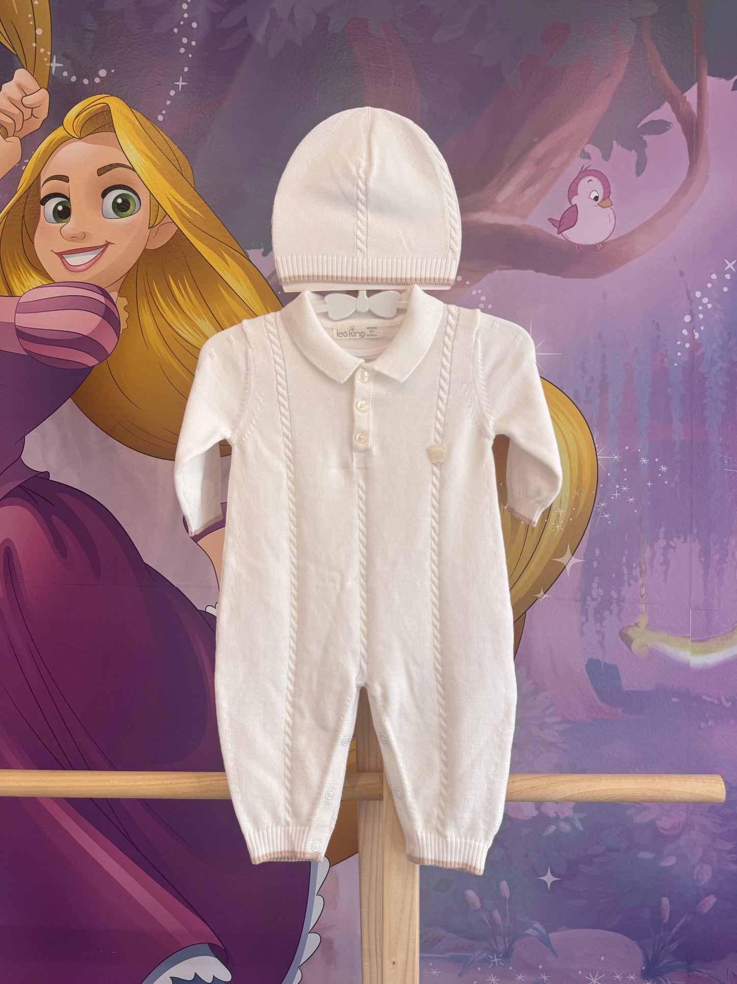 Elegant knitted jumpsuit with hat