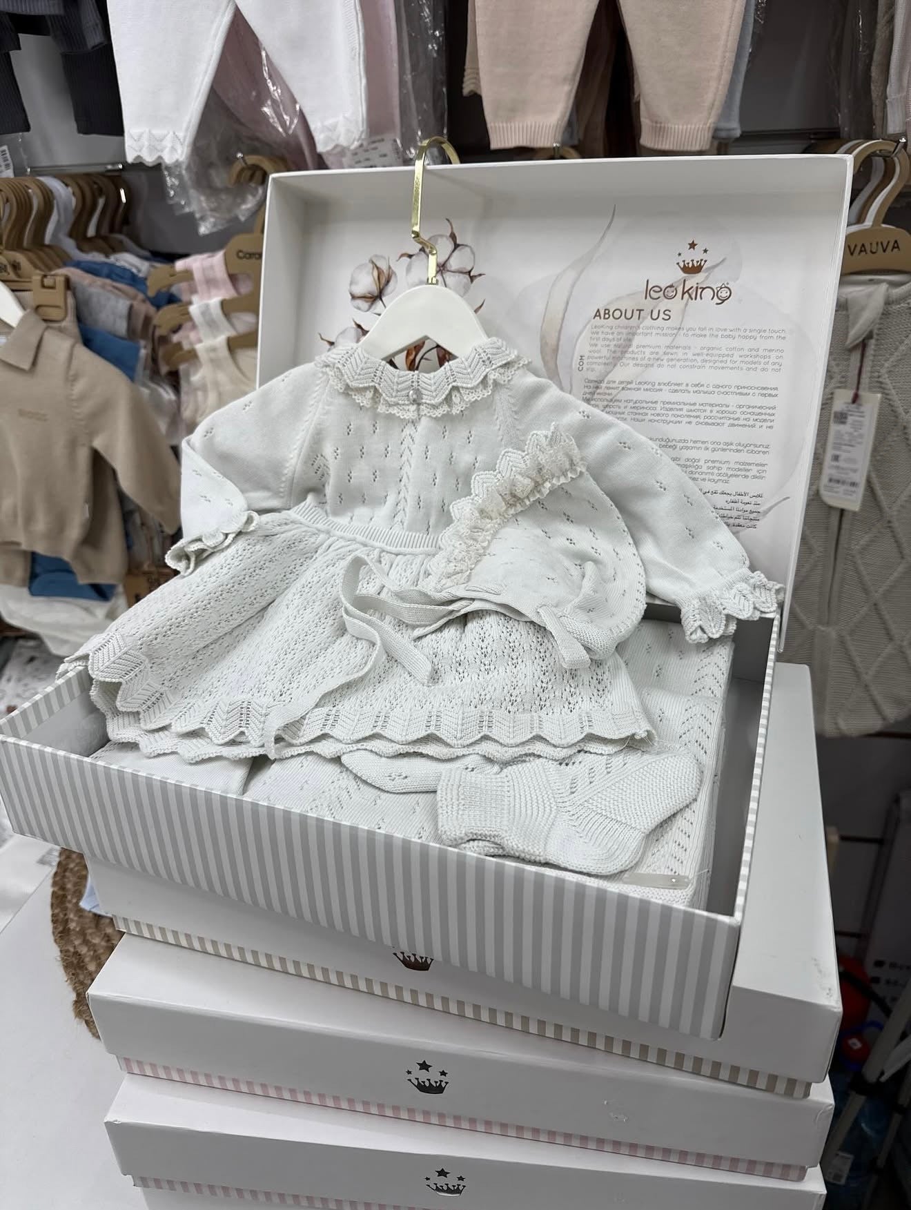 Elegante Canastilla para Niña – 9 Piezas 100% Algodón