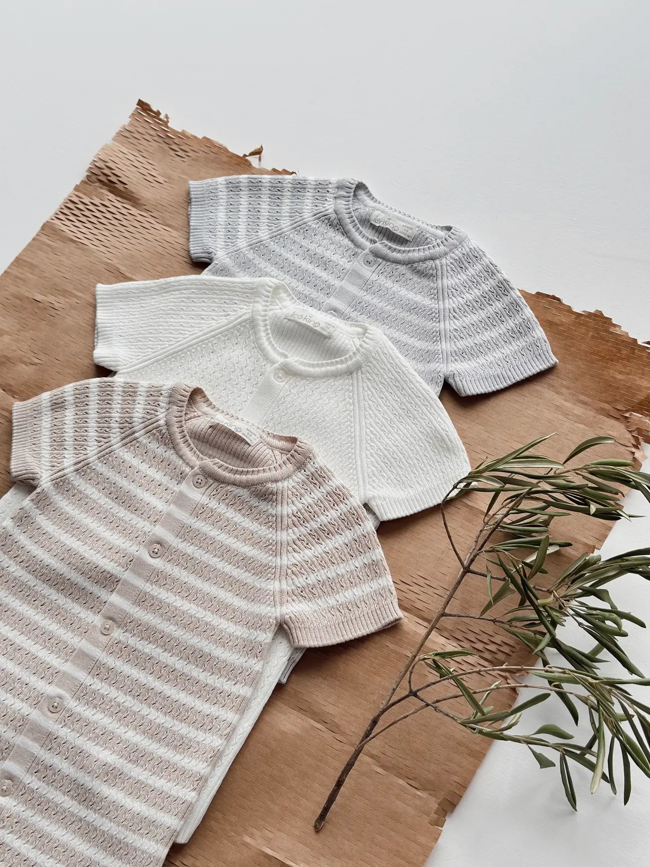 Tutina Estiva in Maglia a Righe Neutre per Neonato
