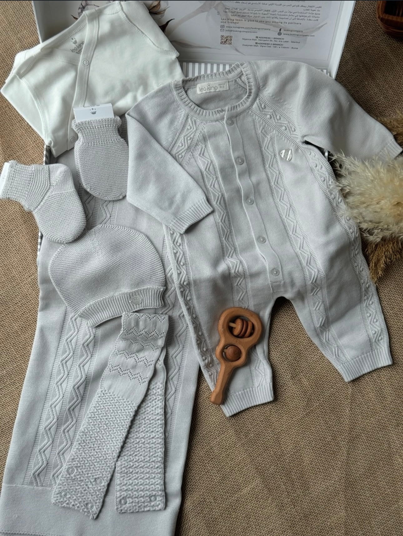 100% organic cotton knitted newborn birth set – Elegance and comfort – 8 pieces