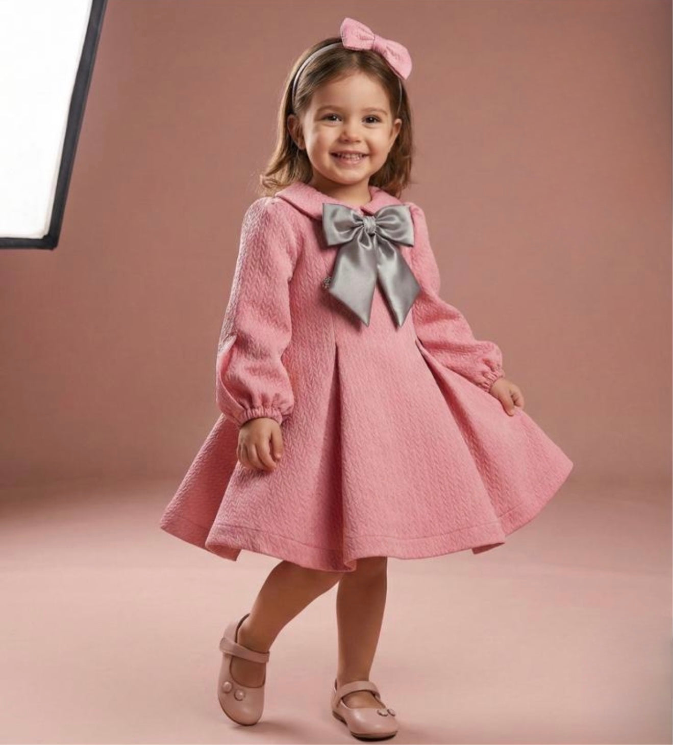 Abito bambina elegante in rosa – con maxi fiocco grigio + cerchietto
