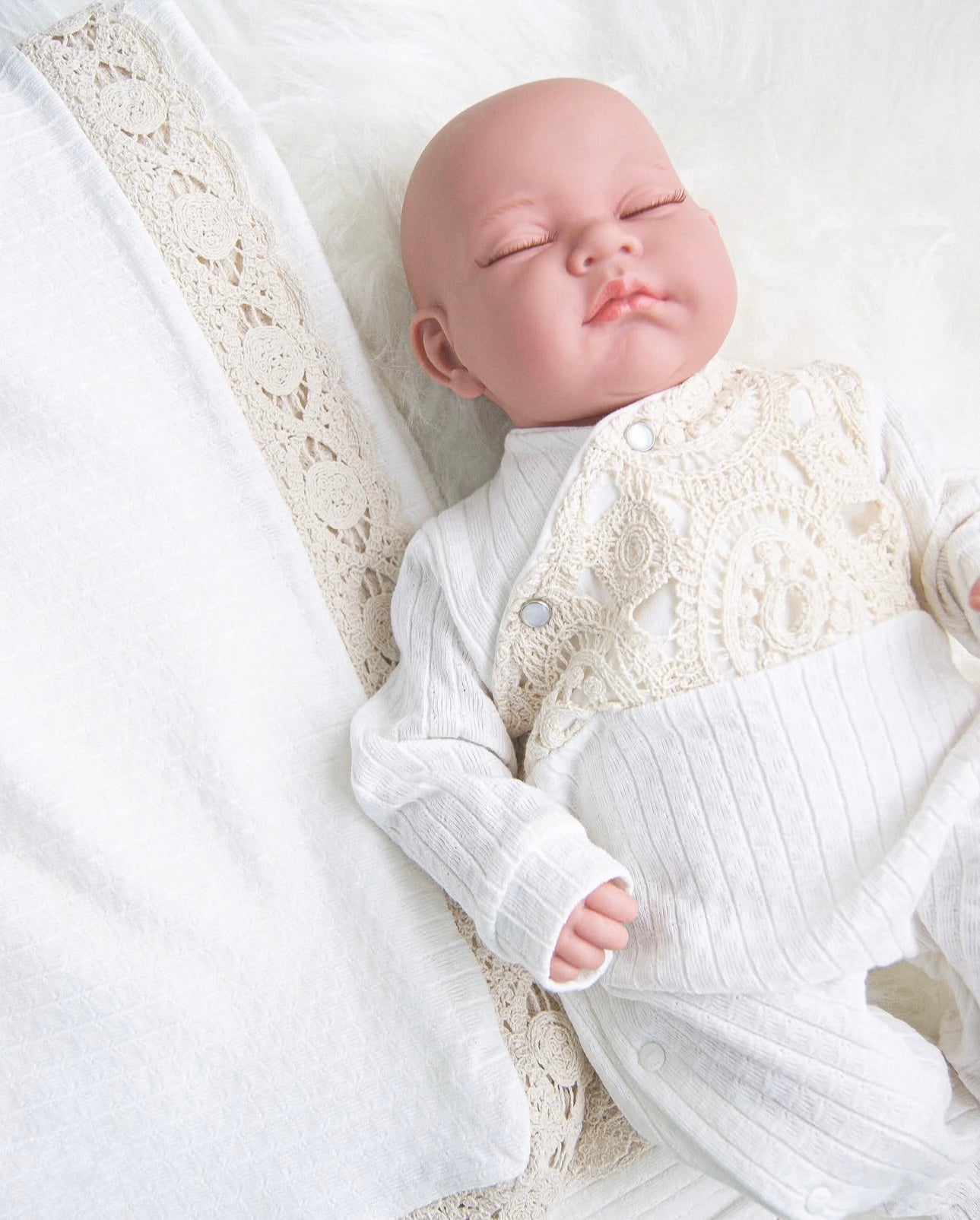 Set Tutina e Cappellino con dettagli in pizzo, elegante, unisex