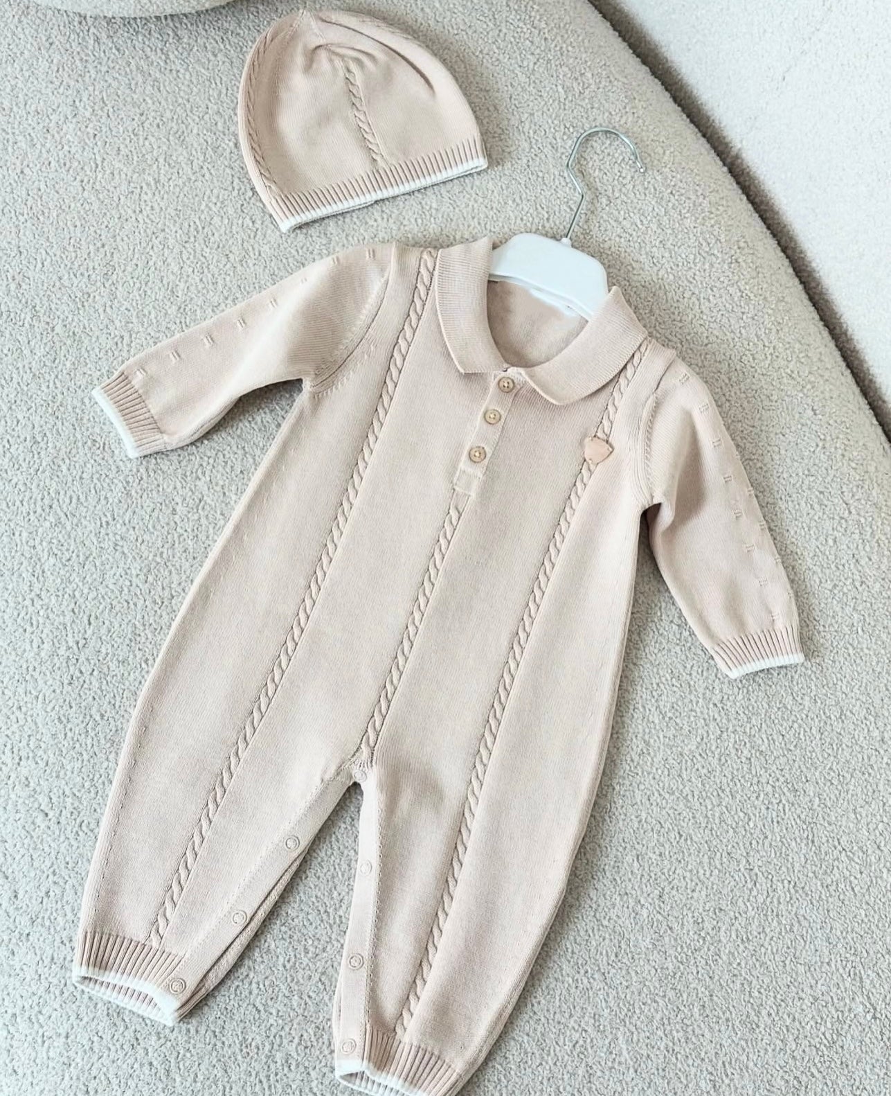 Tutina Elegante in maglia con cappellino