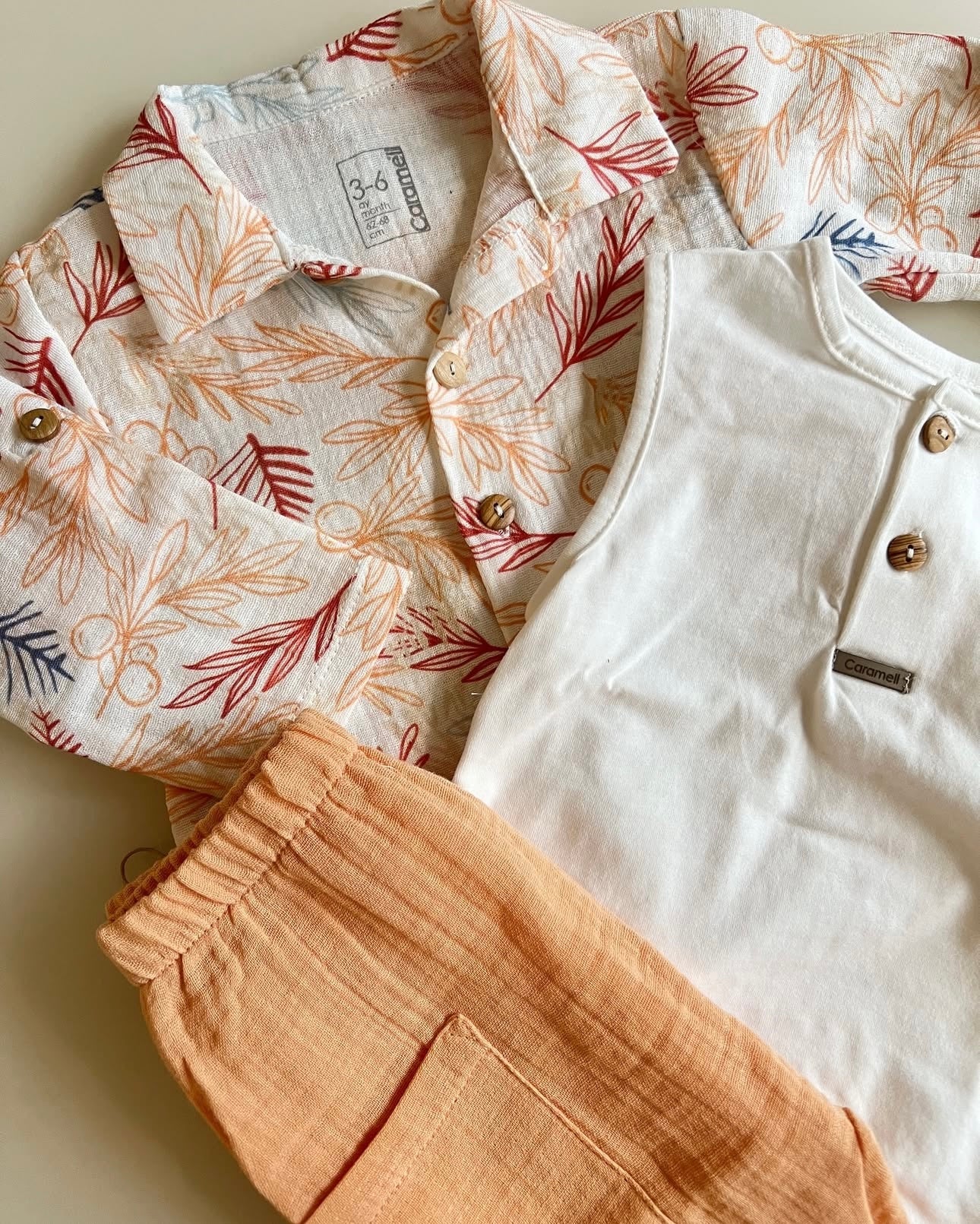 Camicia Floreale e Pantaloni in Cotone Biologico