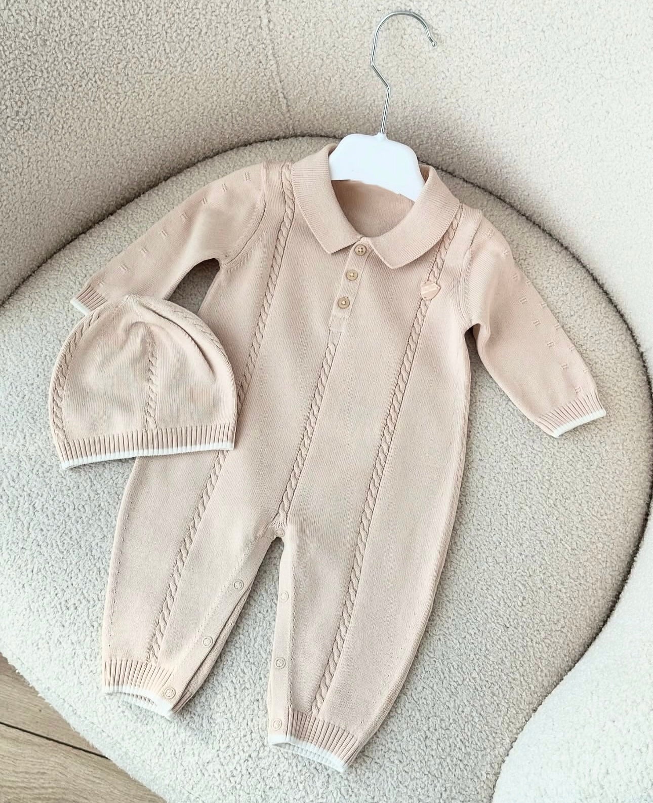 Tutina Elegante in maglia con cappellino