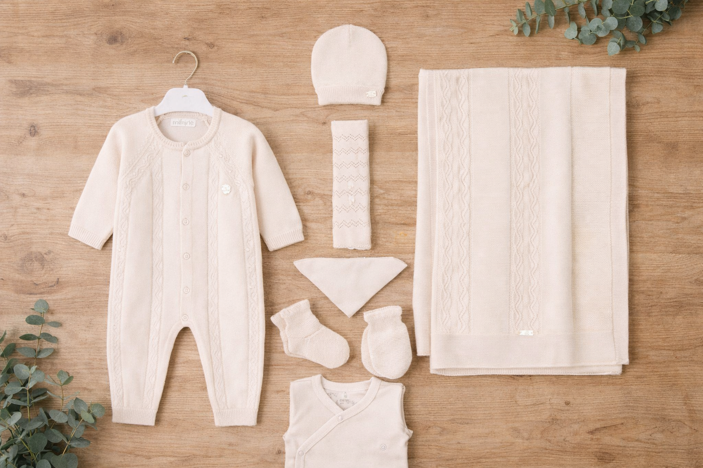 100% organic cotton knitted newborn birth set – Elegance and comfort – 8 pieces