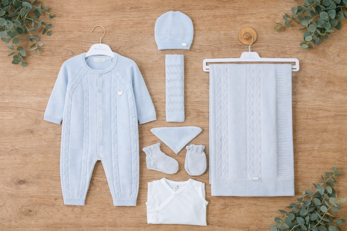 100% organic cotton knitted newborn birth set – Elegance and comfort – 8 pieces