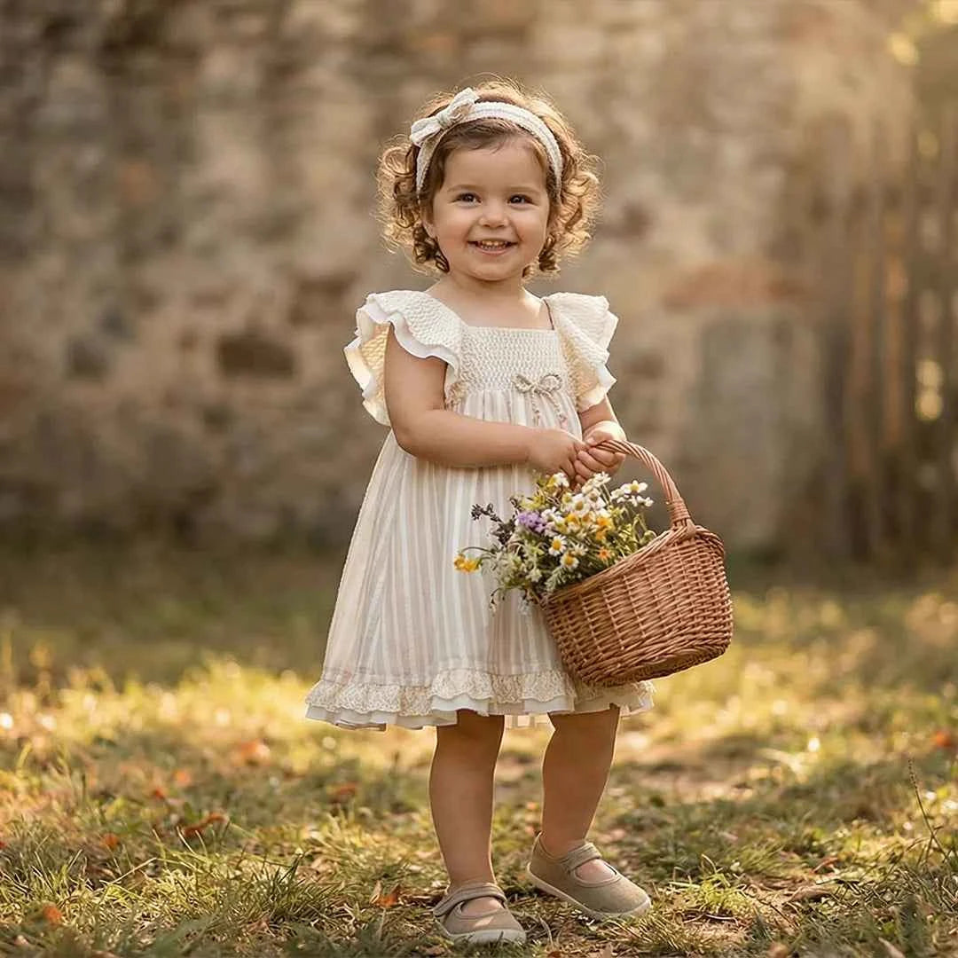 Abito neonata con smock e balze in pizzo