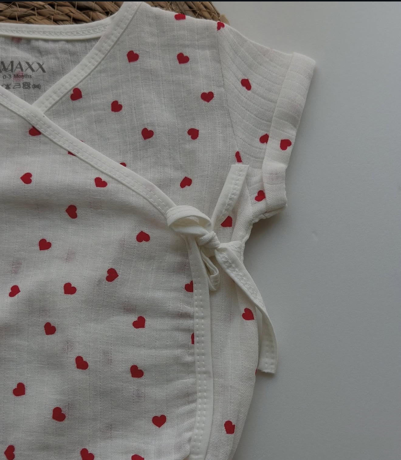 Body stile maglia neonata incrociato con cuoricini