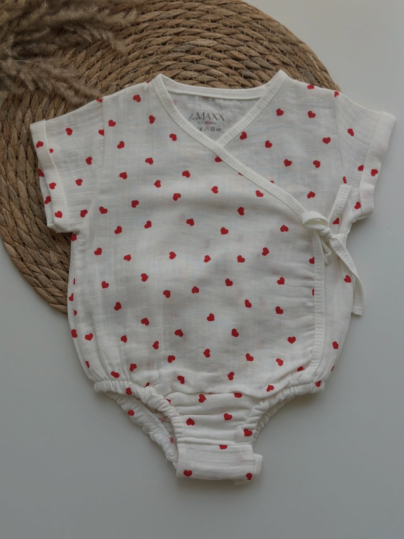 Body stile maglia neonata incrociato con cuoricini
