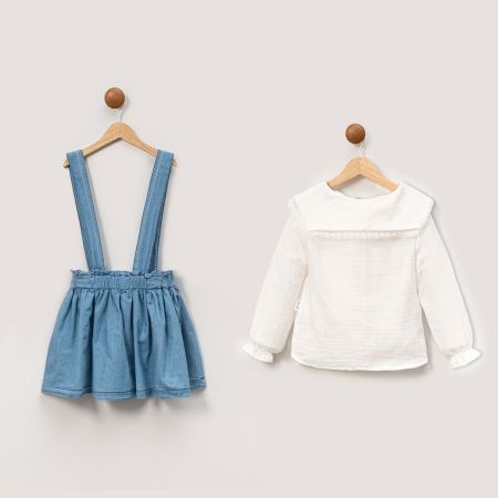 Completo bimba gonna con bretelle in denim e camicia ricamata