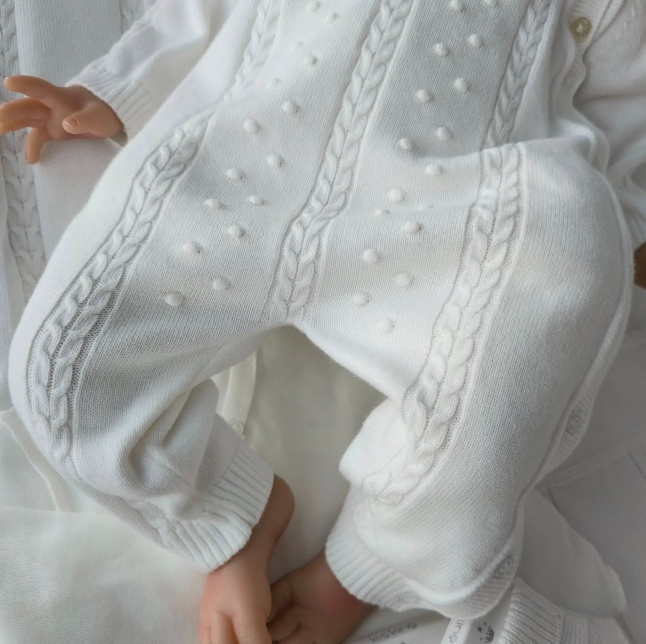 Newborn Knitted Set - 8 Pieces - Elegance and Comfort