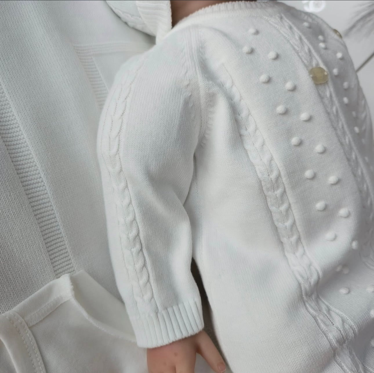 Newborn Knitted Set - 8 Pieces - Elegance and Comfort