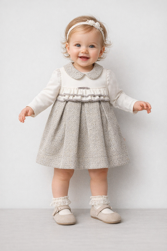 Abito neonata con colletto e balza decorativa