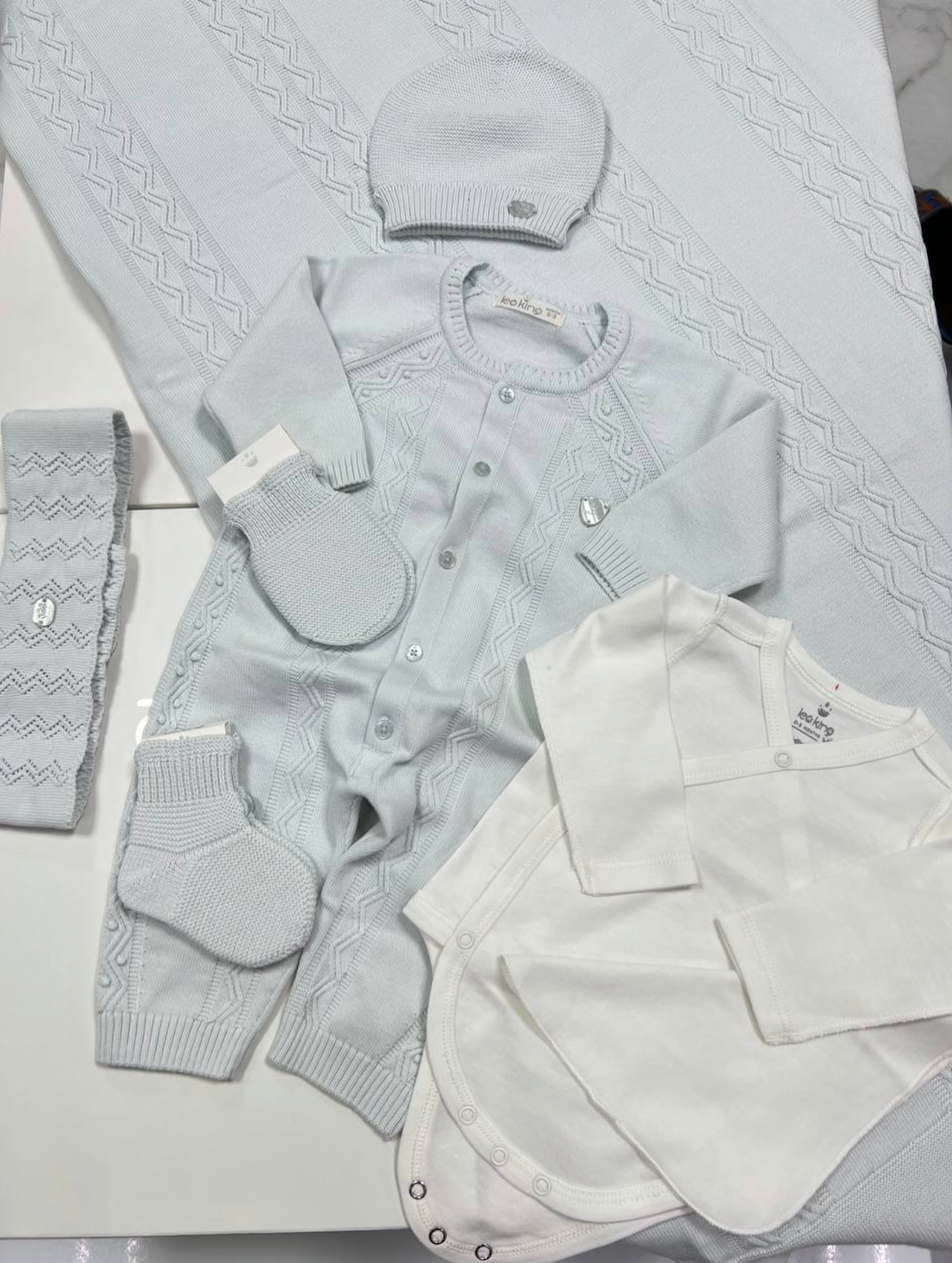 100% organic cotton knitted newborn birth set – Elegance and comfort – 8 pieces