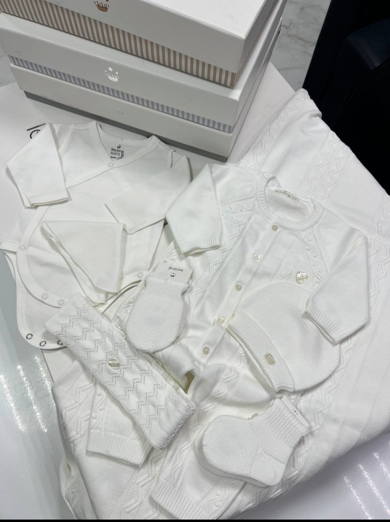 100% organic cotton knitted newborn birth set – Elegance and comfort – 8 pieces