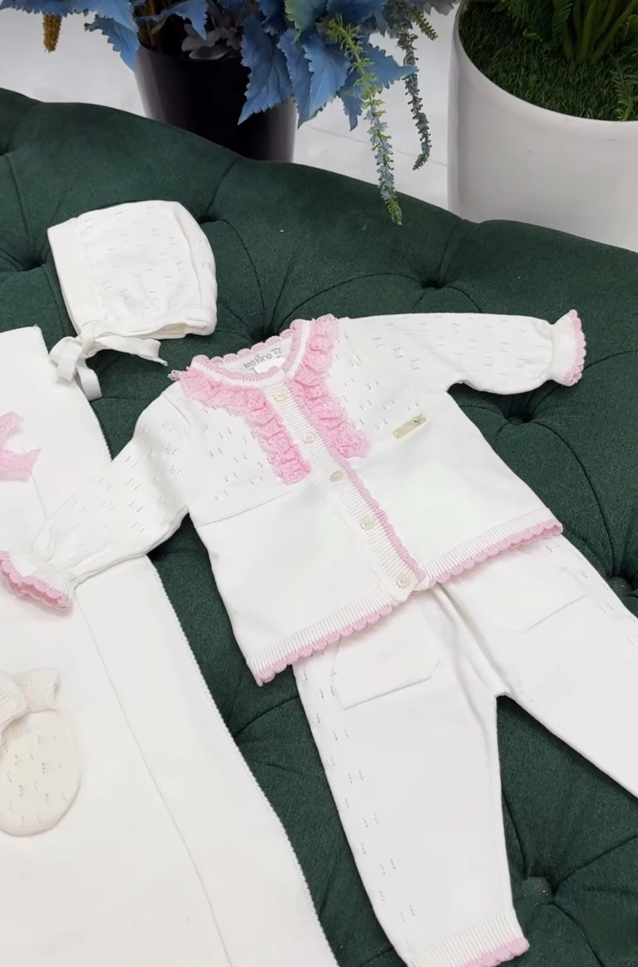 Baby Knit Set with Pink Details – 6 Pieces in Organic Cotton
