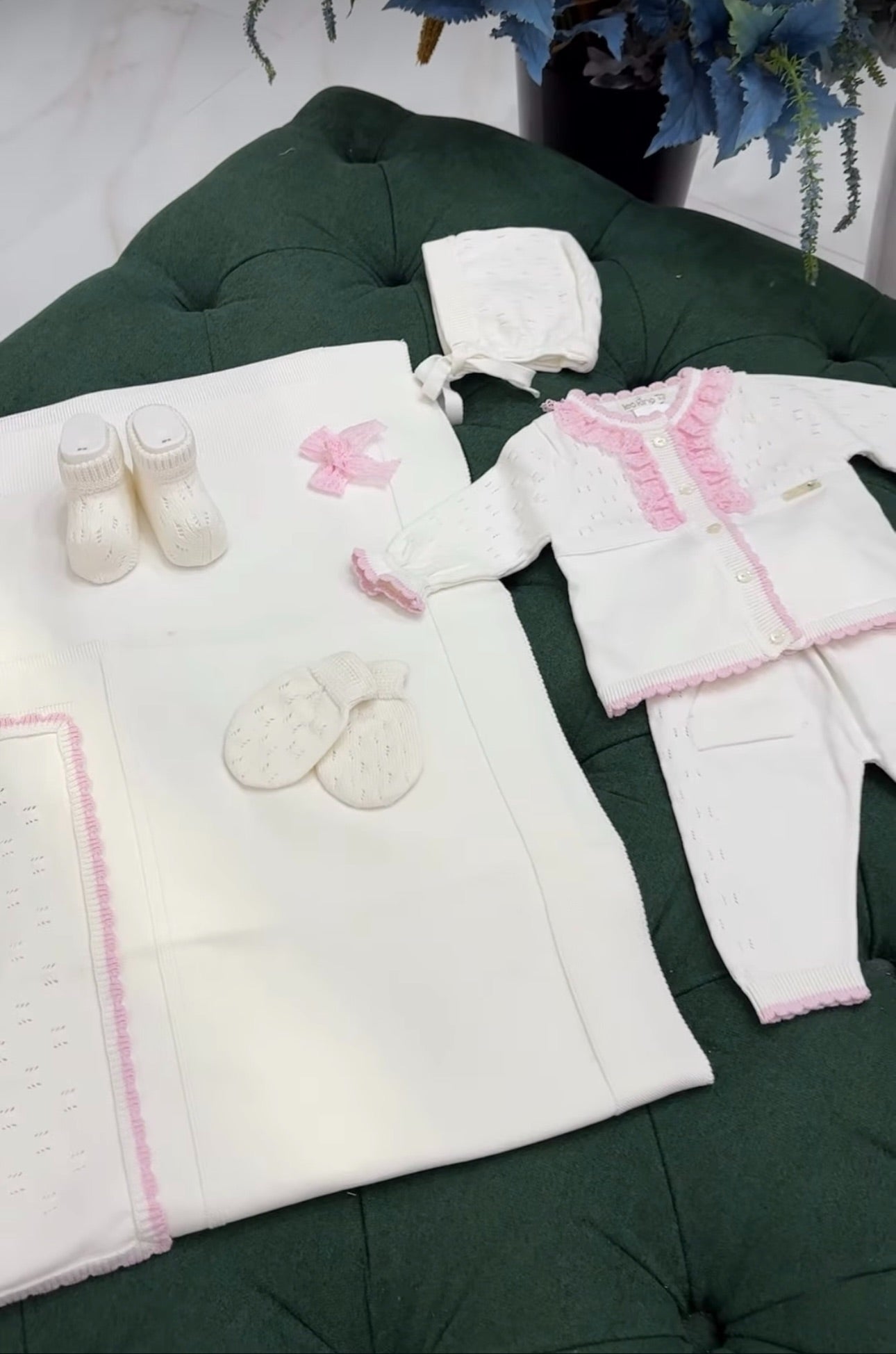 Baby Knit Set with Pink Details – 6 Pieces in Organic Cotton