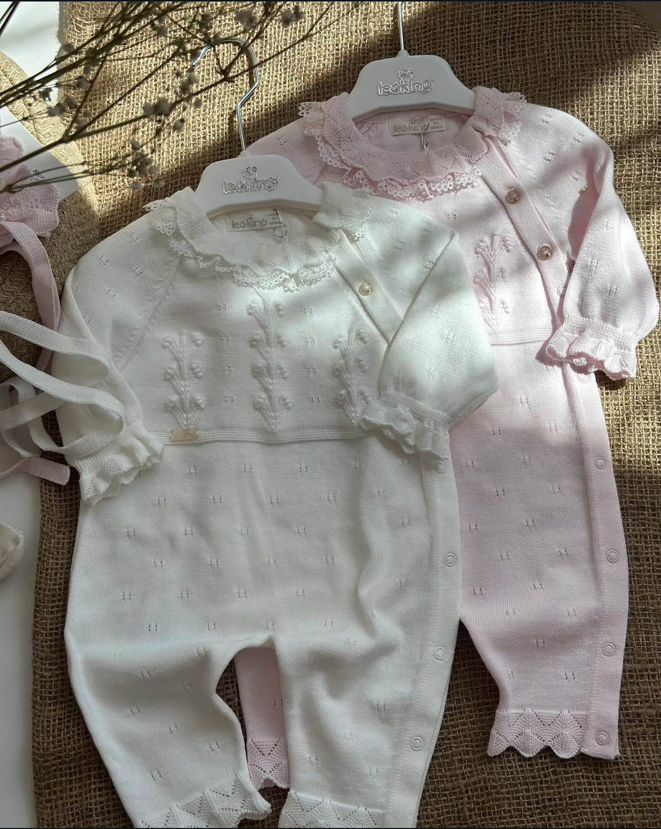 Set Tutina e cappellino con Dettagli in Pizzo