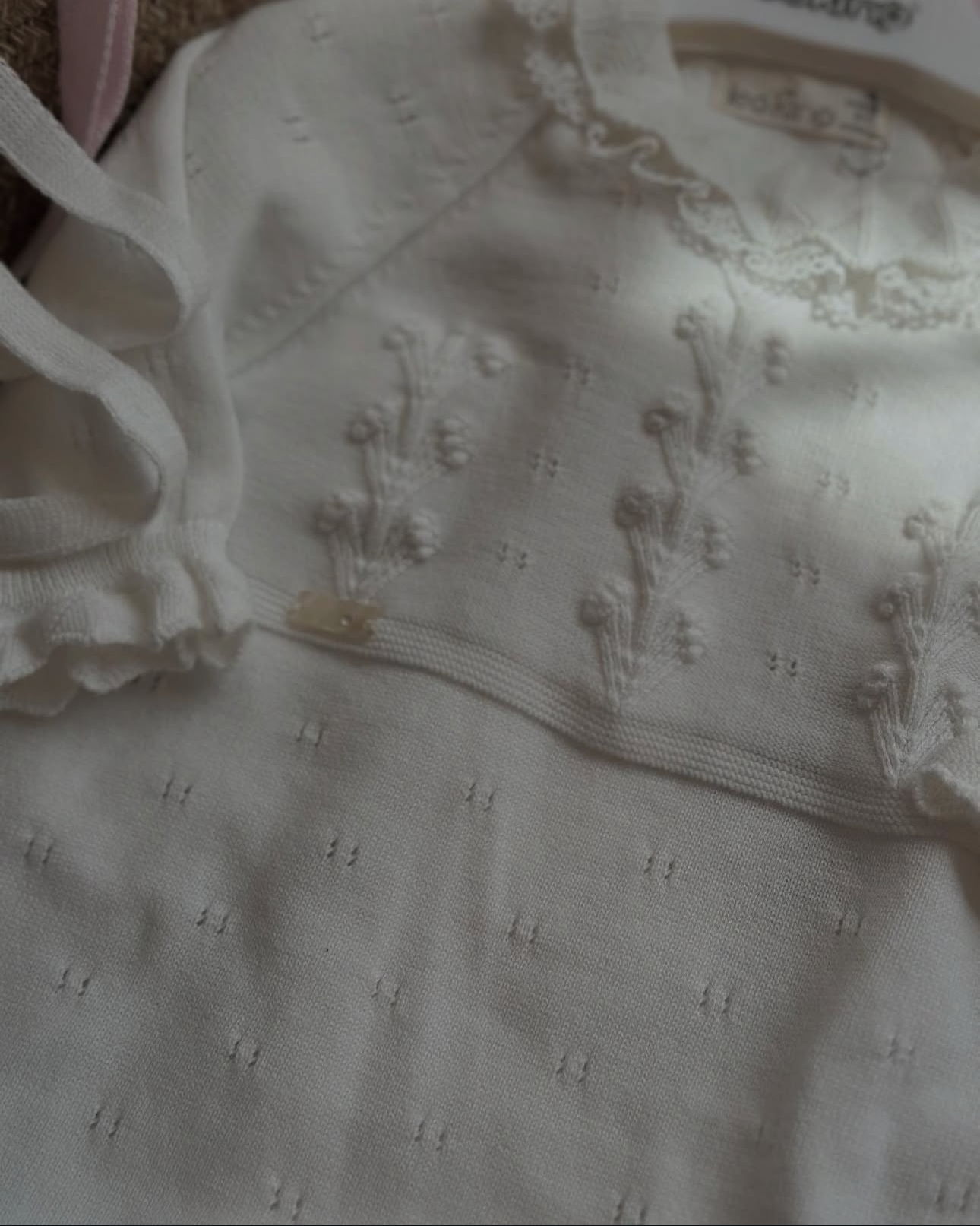 Set Tutina e cappellino con Dettagli in Pizzo