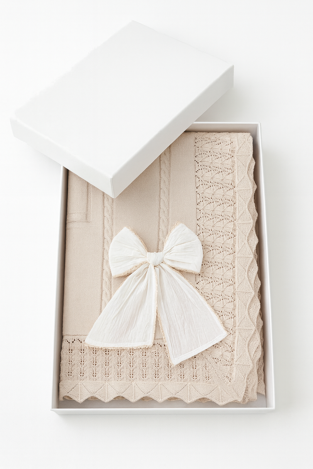 "Elegance and Warmth: Piquet Baby Blanket with Satin Bow"