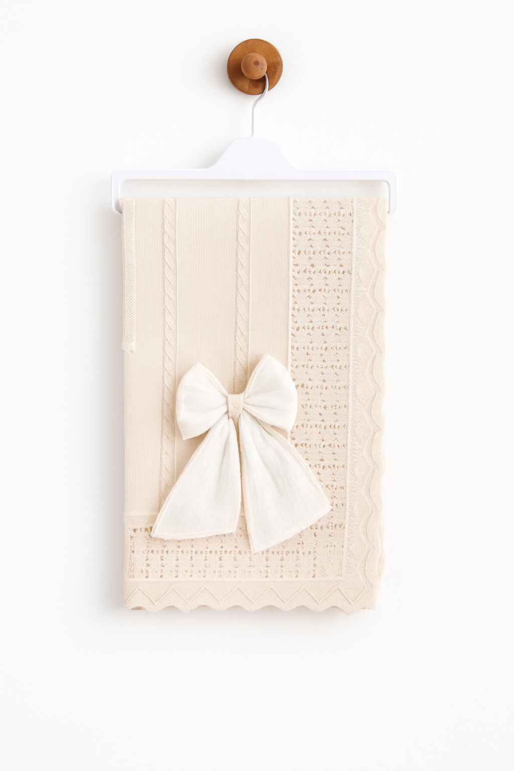 "Elegance and Warmth: Piquet Baby Blanket with Satin Bow"